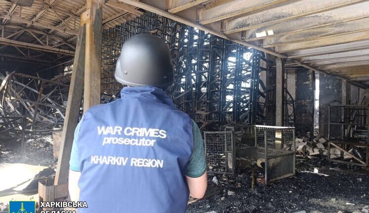 Росіяни атакували передмістя Харкова та Куп’янщину: двоє постраждалих, унаслідок влучання по підприємству спалахнула масштабна пожежа. ФОТОрепортаж
