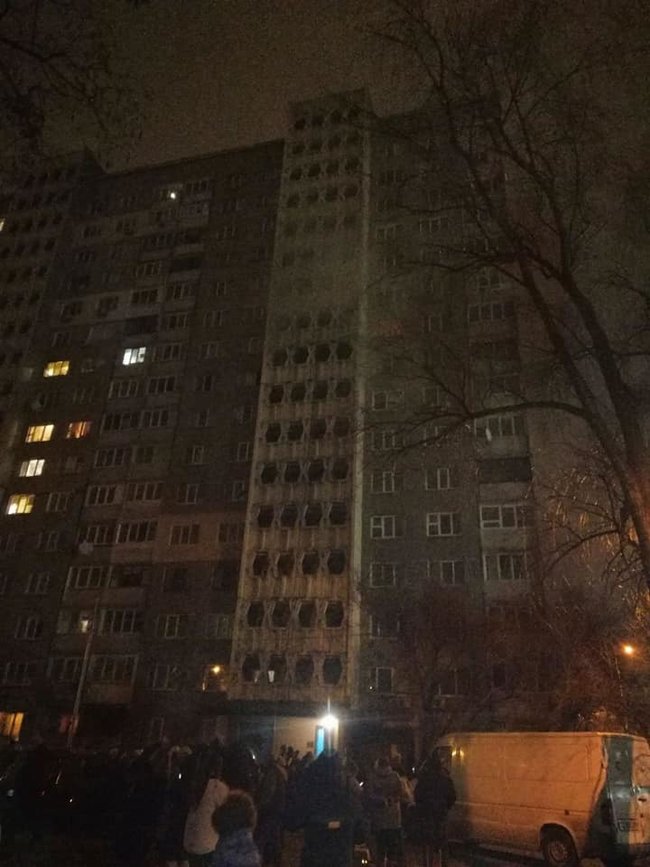 У Подільському районі Києва під час пожежі в 16-поверхівці загинуло 2 особи, - ДСНС 01