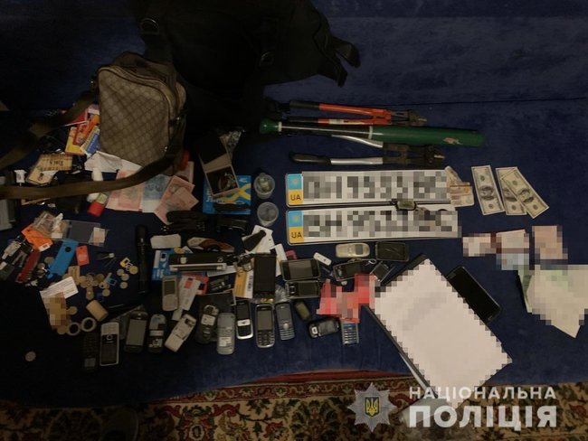 Троє одеситів організували бордель, щоб грабувати його відвідувачів, - Нацполіція 05