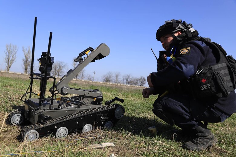 6 співробітників ДСНС загинули внаслідок російського обстрілу на Херсонщині 09