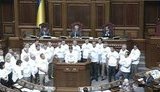 БЮТ заблокировал трибуну парламента: все, что предъявляется Тимошенко — полнейший бред. + ВИДЕО.