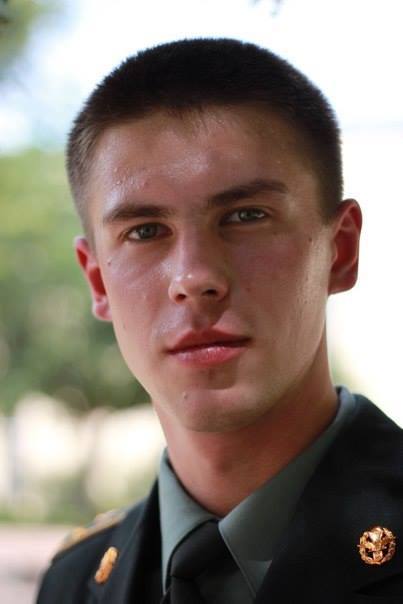 "Хлопці, ви найкращі, я люблю вас!" - останній бій капітана Юрія Бутусова 01