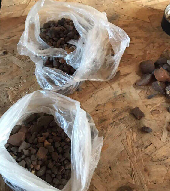 У Рівненській області поліція викрила угруповання, члени якого займалися незаконним видобутком бурштину 08