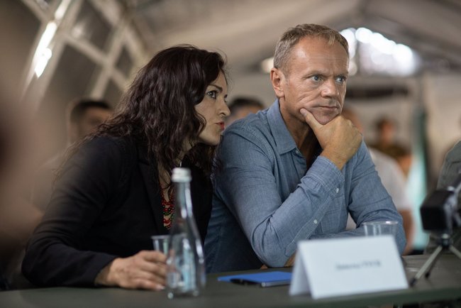 Zelenskyi, Tusk visit Stanytsia Luhanska 10