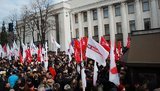 "Регионалов" под ВР встретили криками "Ганьба" и забросали снежками. ВИДЕО