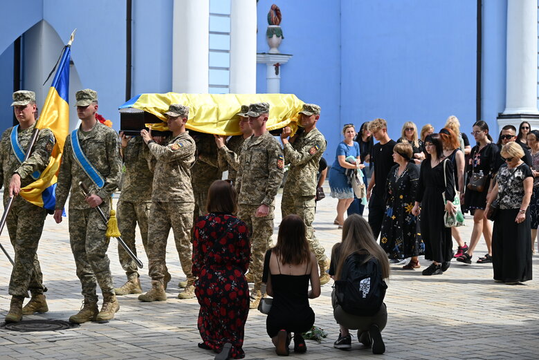 Із захисником України 21-річним Владиславом Онищенком попрощалися в Києві 11