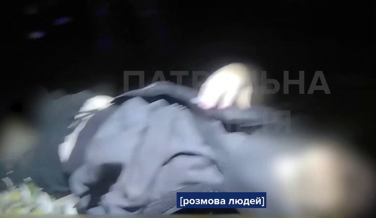 Ночной удар по Деснянскому району Киева: патрульные оказывали помощь пострадавшим. ВИДЕО