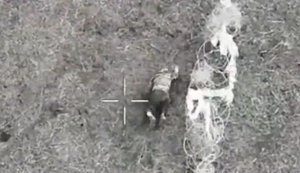 Wounded Russian desperately crawls after his comrade, who slapped him and left him on battlefield. VIDEO