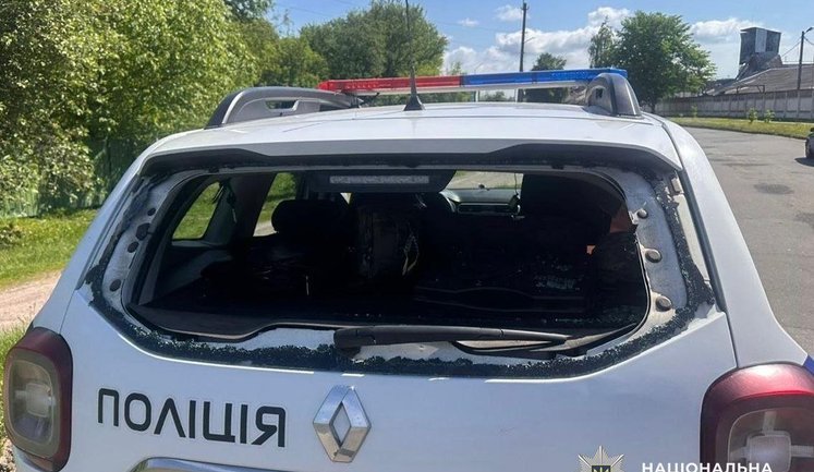 В Черниговской области российский дрон атаковал автомобиль полиции - пострадали трое правоохранителей. ФОТО