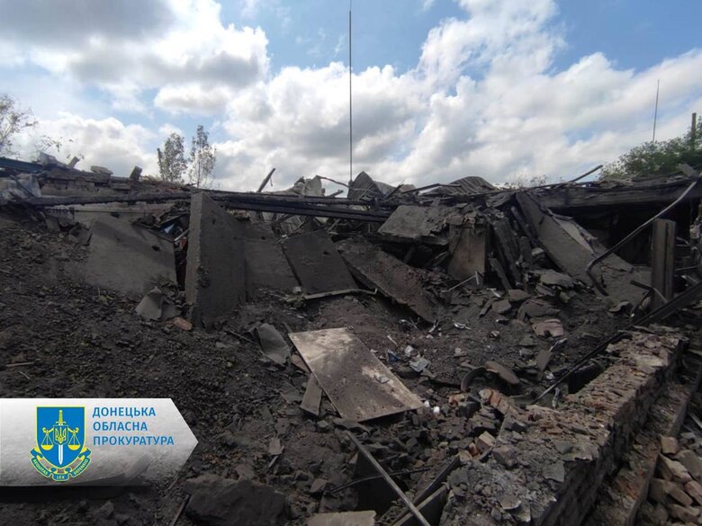 Оккупанты сбросили авиабомбы на АЗС в Торецке, погиб мужчина 01