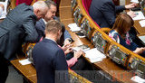 Ігри дорослих хлопчиків: перевзування, перевибори і відставка генпрокурора