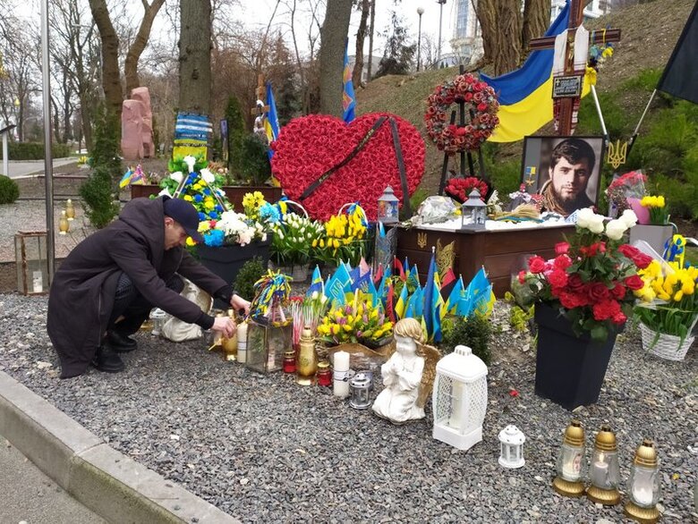 Панахида в річницю загибелі Да Вінчі (Михайла Коцюбайла) на Аскольдовій могилі в Києві, 7 березня 2024 року