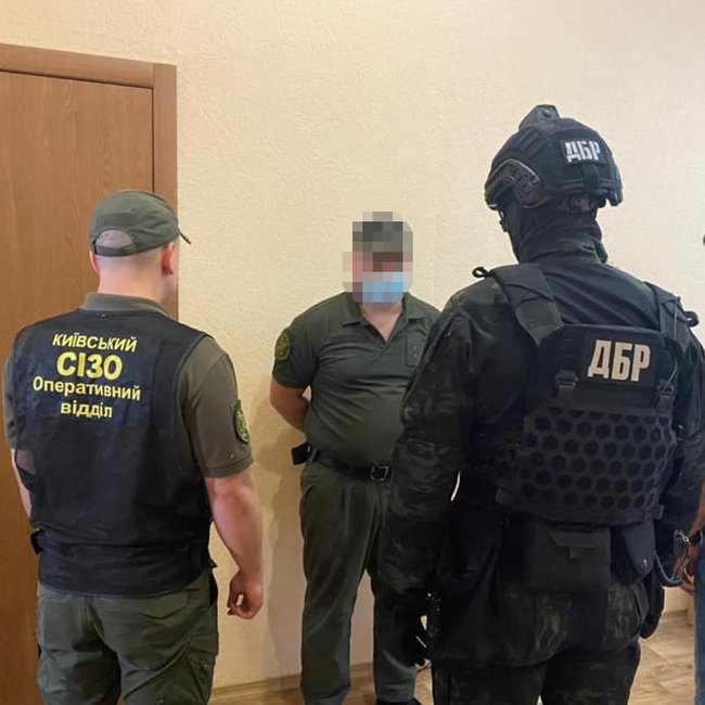Четверо работников Киевского СИЗО торговали наркотиками на территории учреждения, - прокуратура 03