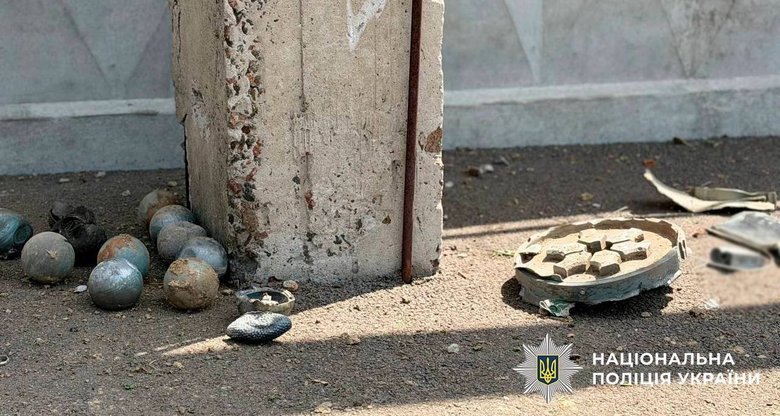 Після нічної атаки на Київ вибухотехніки знешкодили 12 суббоєприпасів ракети Х-69