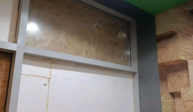 РФ обстріляла Слов’янськ касетними зарядами: влучили в АЗС, покшоджено авто. ФОТО