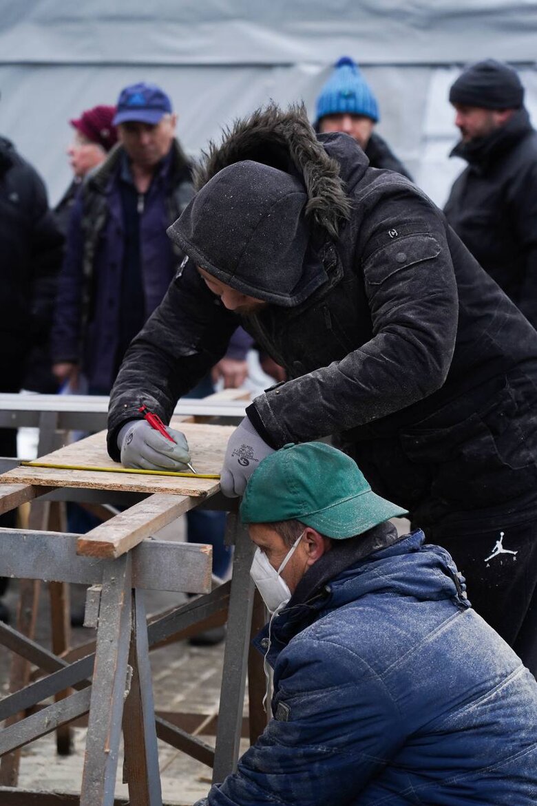 Ліквідація наслідків влучання ракети у житловий будинок у Вишгороді: комісії обстежують руйнування та фіксують потреби 06 Ліквідація наслідків влучання ракети у житловий будинок у Вишгороді: комісії обстежують руйнування та фіксують потреби 06