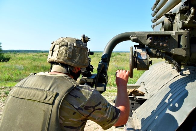 Тактические учения с боевой стрельбой подразделений реактивной артиллерии проходят на Черниговщине 02