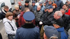Разгром авторынка на Перова прекратился из-за приезда журналистов. Готовится новое нападение?