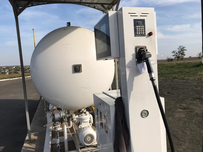 Податківці в Донецькій області припинили незаконну реалізацію паливно-мастильних матеріалів: вартість вилученого - 2,4 млн грн 04