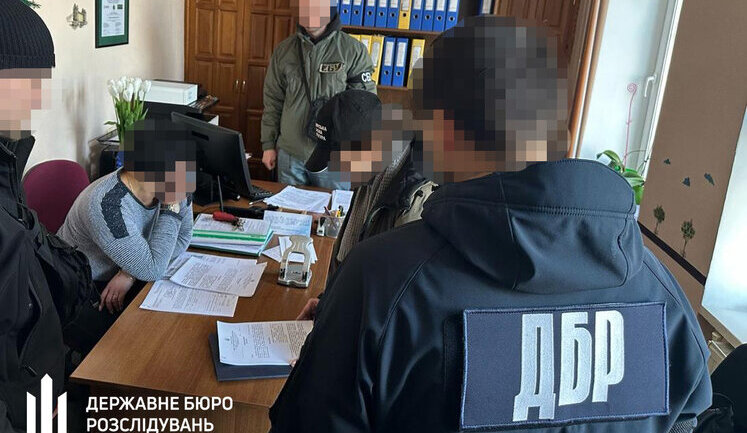 Разглашала информацию из ЕРДР по делу о вымогательстве взяток с военнообязанных: будут судить судью из Житомирской области, - ГБР. ФОТО