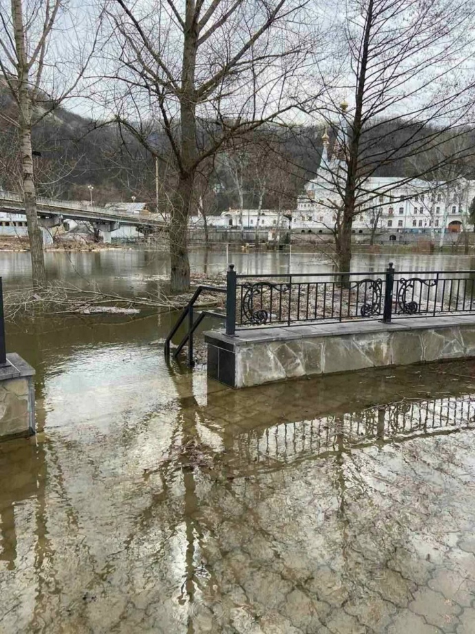Через підрив дамби Сіверський Донець вийшов з берегів на Донеччині 01 Через підрив дамби Сіверський Донець вийшов з берегів на Донеччині 01