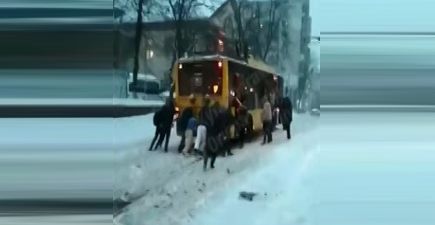 На дорогах Киевщины образовался транспортный коллапс. В столицу запрещен въезд крупногабаритного транспорта, - Нацполиция 01 На дорогах Киевщины образовался транспортный коллапс. В столицу запрещен въезд крупногабаритного транспорта, - Нацполиция 01