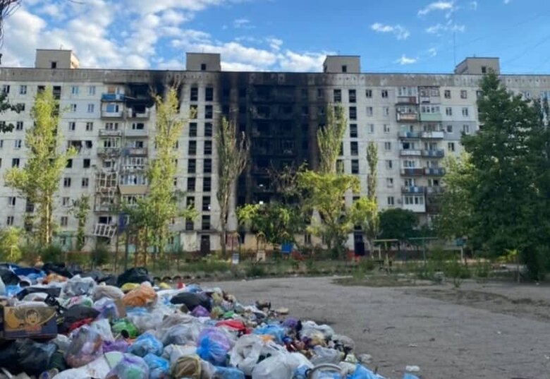 В оккупированной Кадиевке разрушена казарма с российскими военными. Потери уточняются, - Гайдай 02