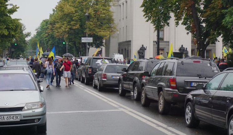 Владельцы евроблях устроили митинг в центре Киева. ФОТО