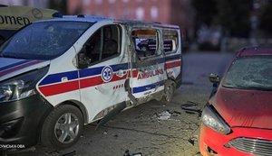 Росіяни вночі атакували авто швидкої допомоги на території лікарні у Сумах. ФОТО
