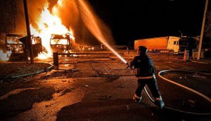 Ворог ударив по підприємству на Чернігівщині: загинув чоловік, горіли вантажівки. ФОТОрепортаж