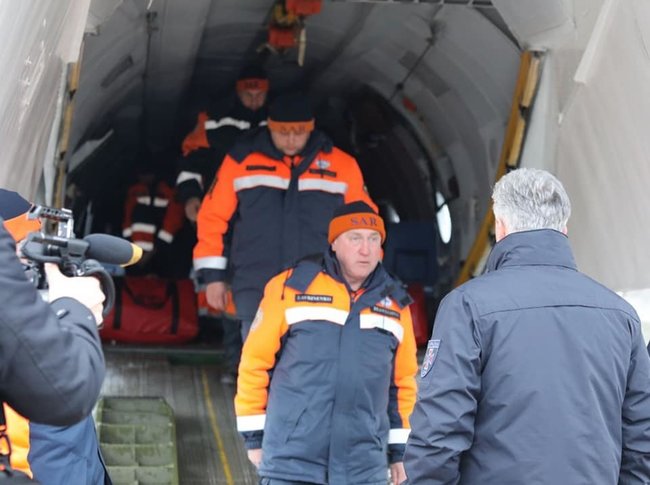 Українські рятувальники повернулися з Ірану, - ДСНС 02