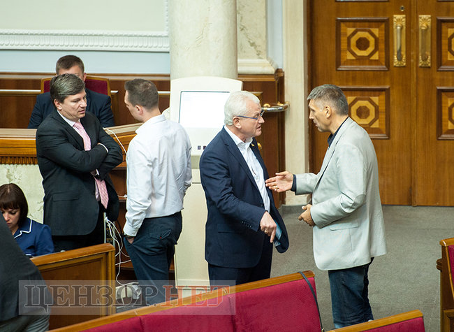 Шахов, що голосує за чотирьох, Ляшко в касці і розмова Новинського з Воропаєвим, - день роботи ВР 20 червня 07