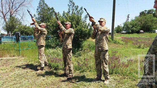 С бойцом 17-й танковой бригады Александром Лыном, погибшим на Донбассе, простились на Днепропетровщине 06