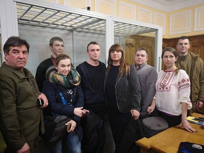 Посягання на життя полягало у демонстрації автомата: Верховний Суд звільнив айдарівців, які понад три роки перебували за ґратами 02
