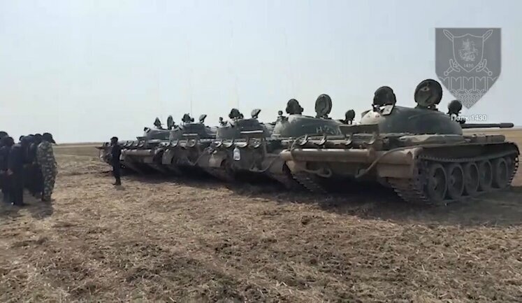 Российские мобилизованные овладевают на полигоне советскими танками Т-55 образца 1958 года: "Бойся вражеский солдат...". ВИДЕО