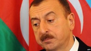 Порошенко привітав Алієва з перемогою на виборах президента Азербайджану