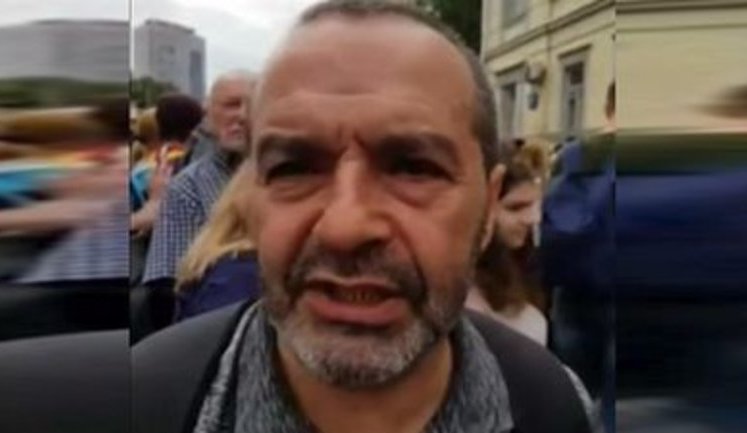 "Це абсолютно ясний сигнал усім діячам культури - лежати обличчям вниз і молитися", - російський сатирик Шендерович про затримання режисера Серебреннікова. ВIДЕО