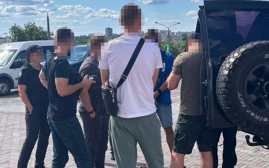 За $8 тис. продавав «легальний виїзд» за кордон: у Харкові затримано капітана Нацгвардії, - ДБР. ФОТО