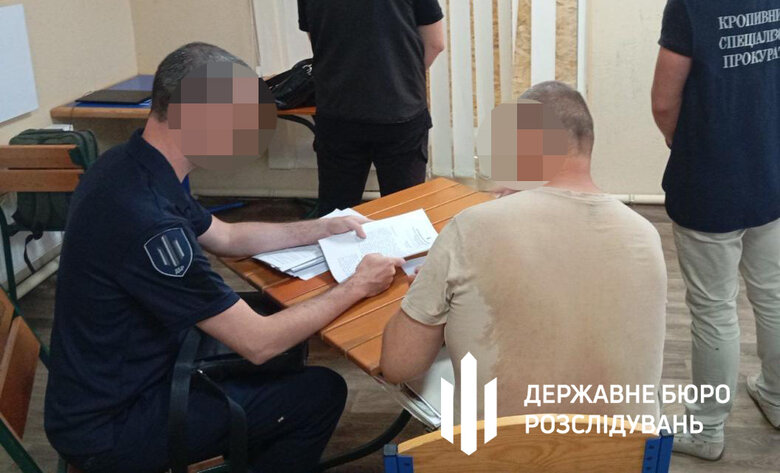 Чиновник ТЦК в Кропивницком за деньги помогал снять с розыска мужчин