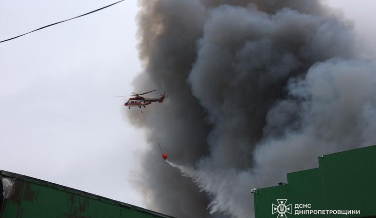 Large-scale fire in Dnipro: enemy hit storage facilities, including medical supplies. PHOTOS