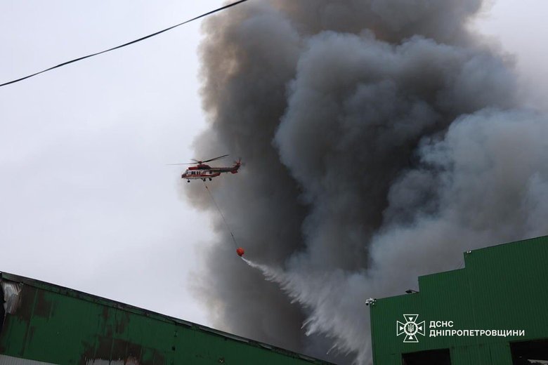 Warehouses are burning in Dnipro after a missile strike: the State Emergency Service has called in aviation