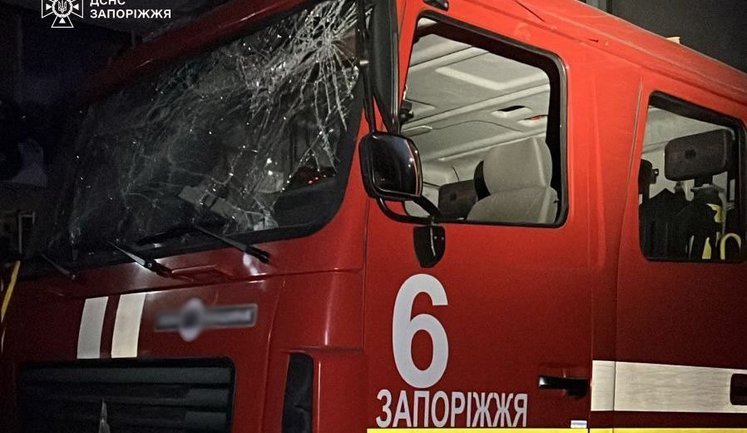 Рятувальники потрапили під повторний ворожий обстріл у Запоріжжі: один поранений. ФОТОрепортаж