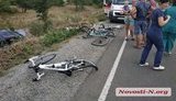 Під Миколаєвом автомобіль врізався в групу спортсменів-велосипедистів, постраждали 6 підлітків. ФОТОрепортаж