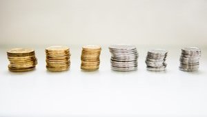 Банки снижают процентные ставки для гривневых и валютных депозитов