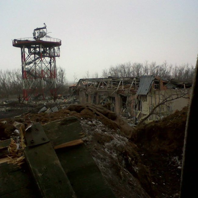 Сепари вдень вирішили нас покарати, зібравшись під вечір штурмувати вишку. Але вата класична у своїх вчинках, та й покарало зовсім не виросло, - Максим Грищук, спогади про донецький аеропорт 06