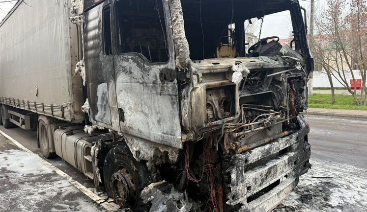 Підпалювала автівки на замовлення: затримано жінку, підозрювану в умисному пошкодженні машин. ФОТОрепортаж