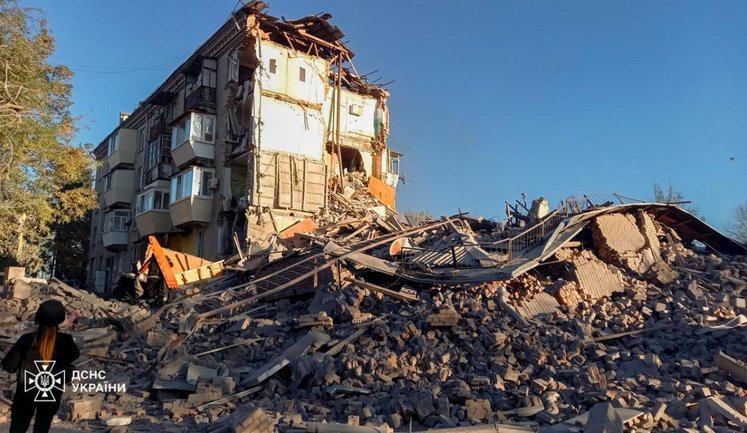 У Запоріжжі за 118 мільйонів відбудують зруйнований Росією будинок за вдвічі завищеними цінами