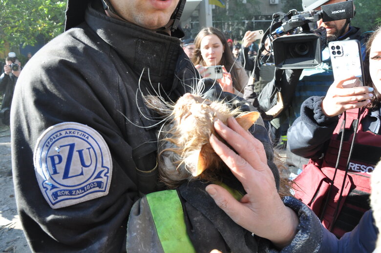 At site of kamikaze drone attack in Kyiv, rubble is being cleared 07