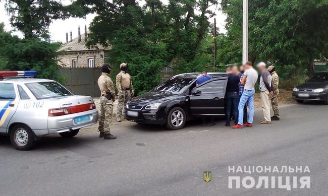 Поліцейські Донеччини викрили групу сутенерів: година сервісу приносила понад 2000 гривень 01