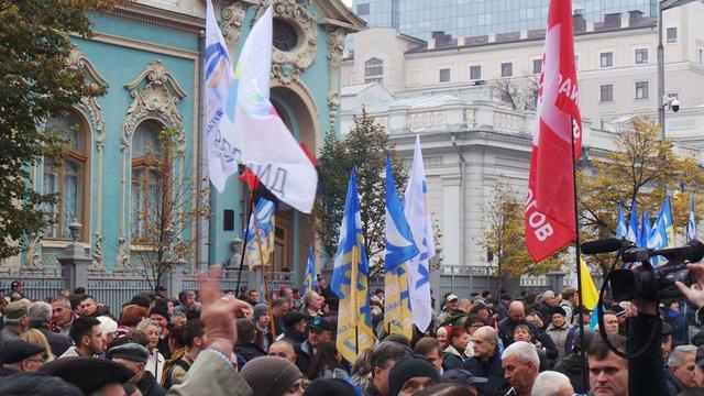 Під Радою відбувається мітинг 31